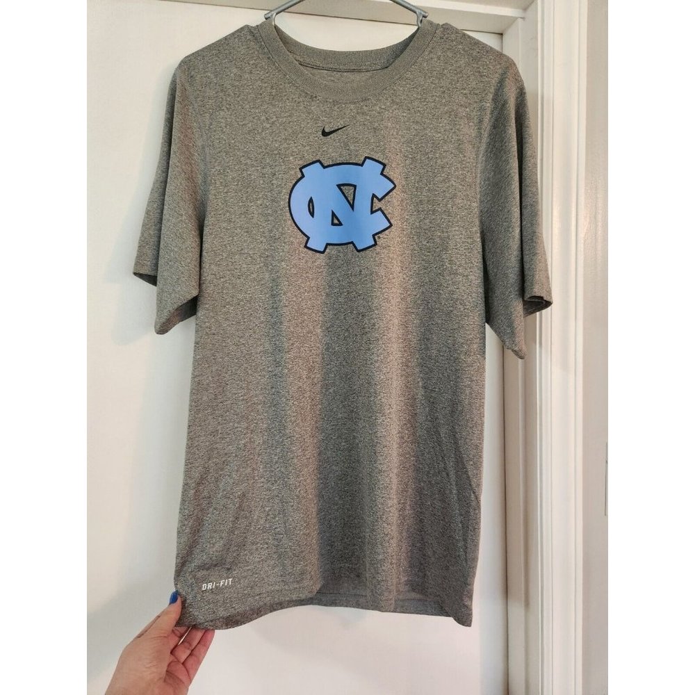 North Carolina Tar Heels UNC Dri FIT Nike shirt Crew Neck. SMALL